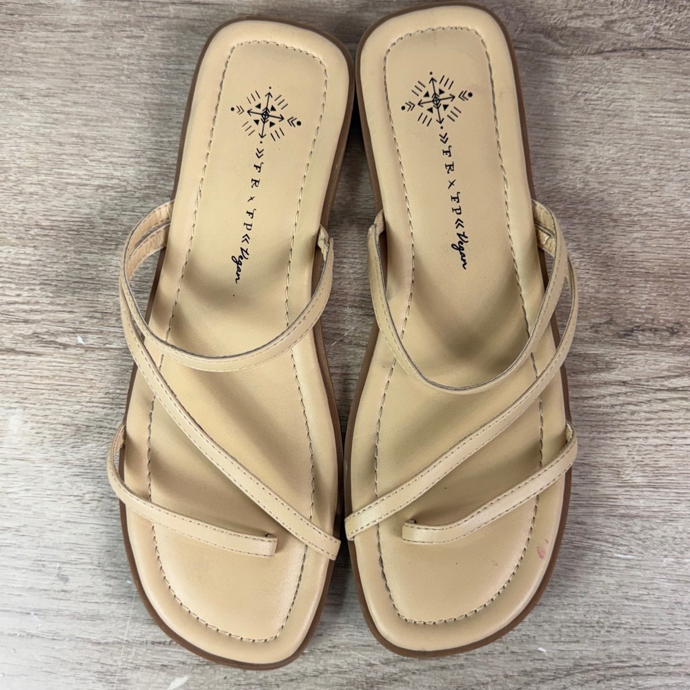 Free People x FR Vegan Strappy Toe Loop Sandals Tan Womens 9